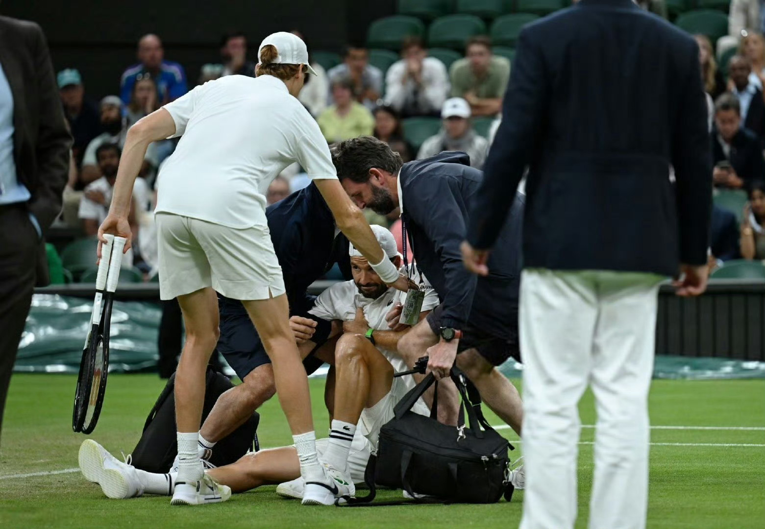 爱游戏官方网站-埃因霍温发布备战花絮，集结日复出首秀，足总杯任务艰巨，高层口径保持一致的简单介绍