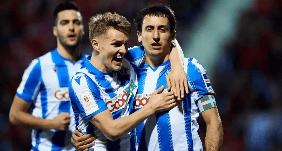 ayx-包含今夜足总杯焦点战，皇家社会造点机会，气氛紧张，临场指挥获称赞的词条