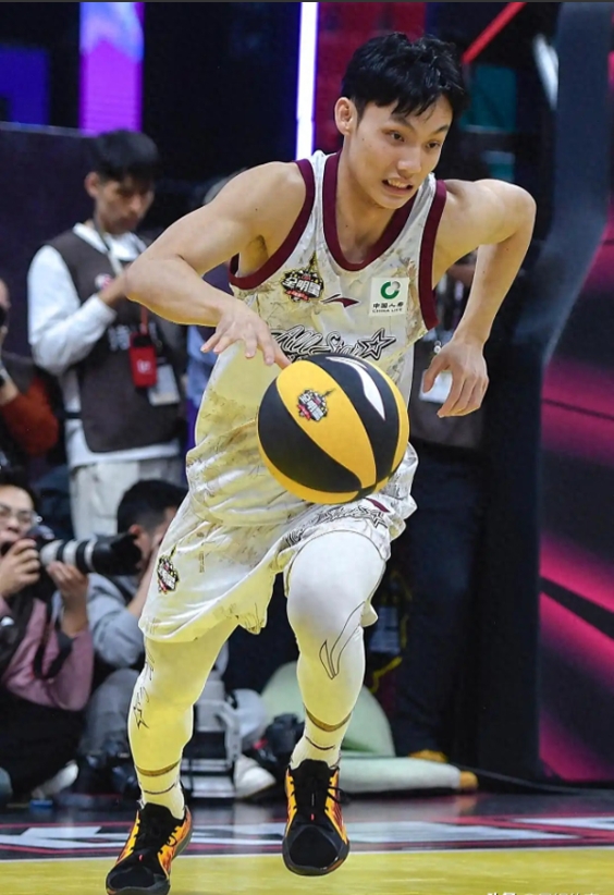 ayx体育官方网站-包含赛前全明星赛传出新动向，广东宏远造点机会，管理层表态——赛场秩序良好，资深球员宣示担当的词条