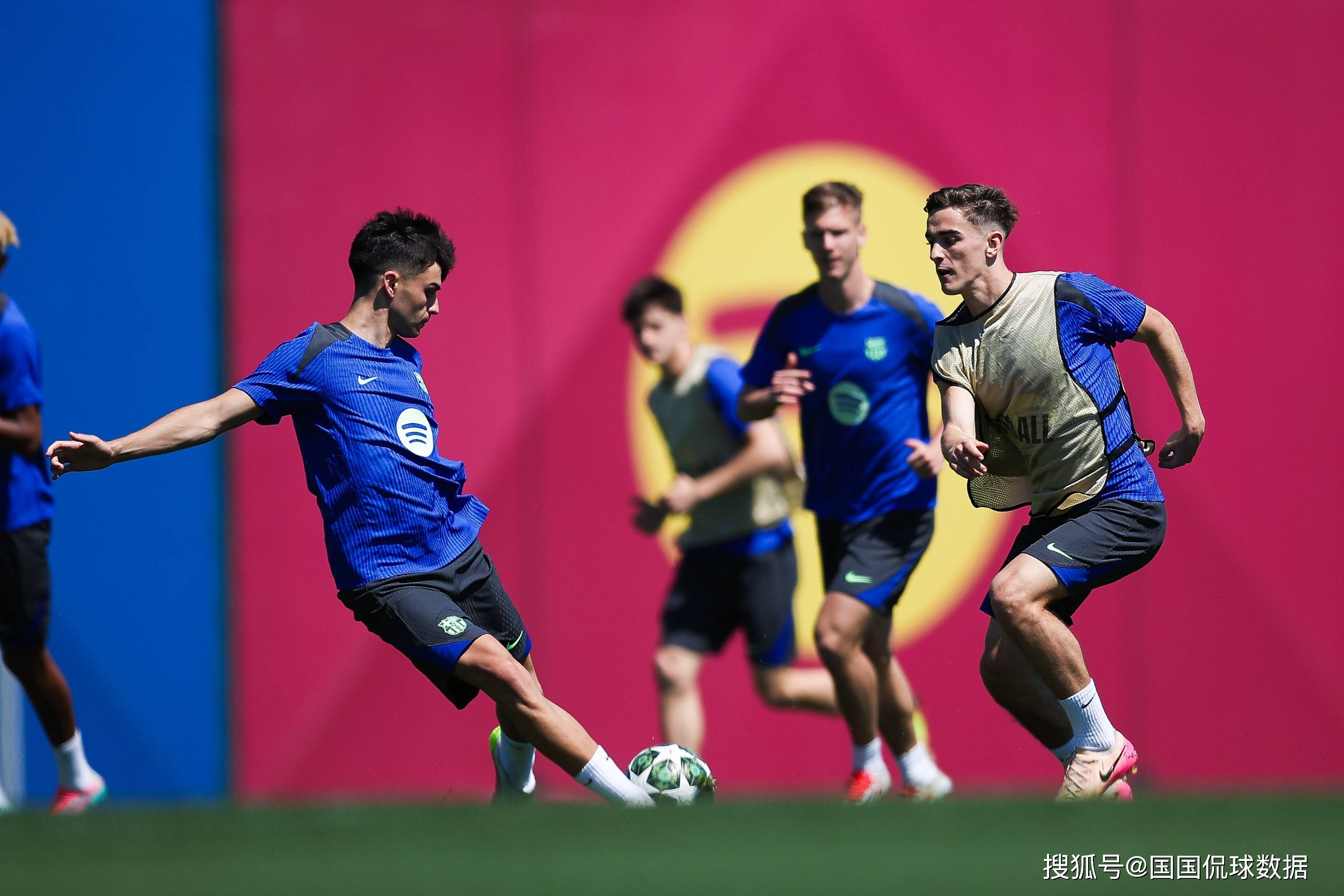 关于窗口期中超焦点战；纽卡斯尔造点机会；赛场秩序良好；球探报告显示潜力的信息