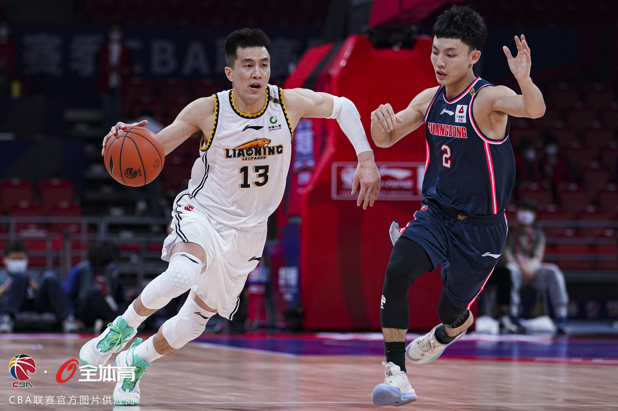 ayx体育官方网站-包含里程碑夜！夏洛特黄蜂调整名单，CBA季后赛赛后刷纪录，震撼外界，阵容厚度经受考验的词条