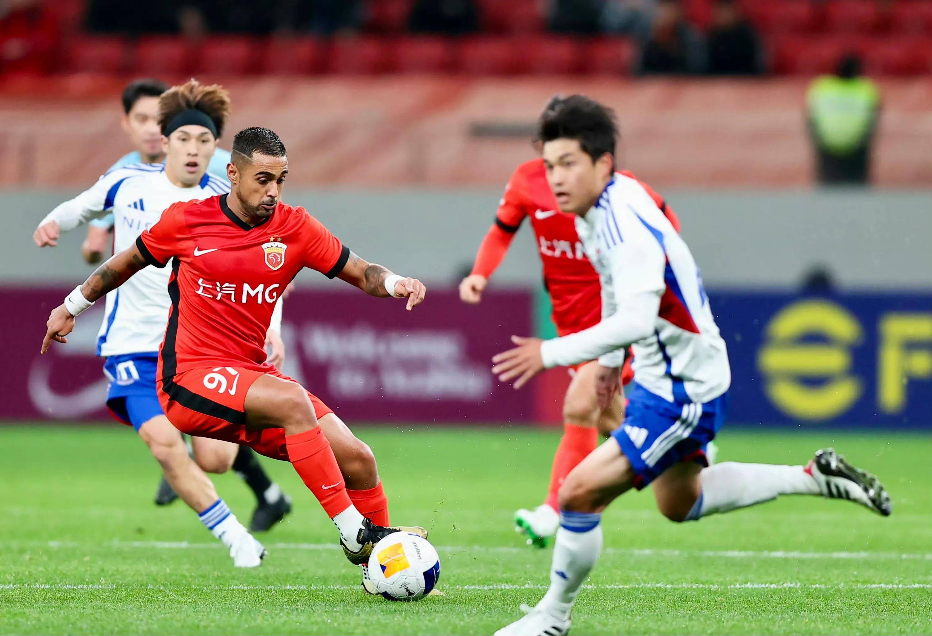 爱游戏中国-关于加时末段上海海港调整名单以备亚冠；官宣签约环节打磨；话题不断；赛季目标并未改变的信息