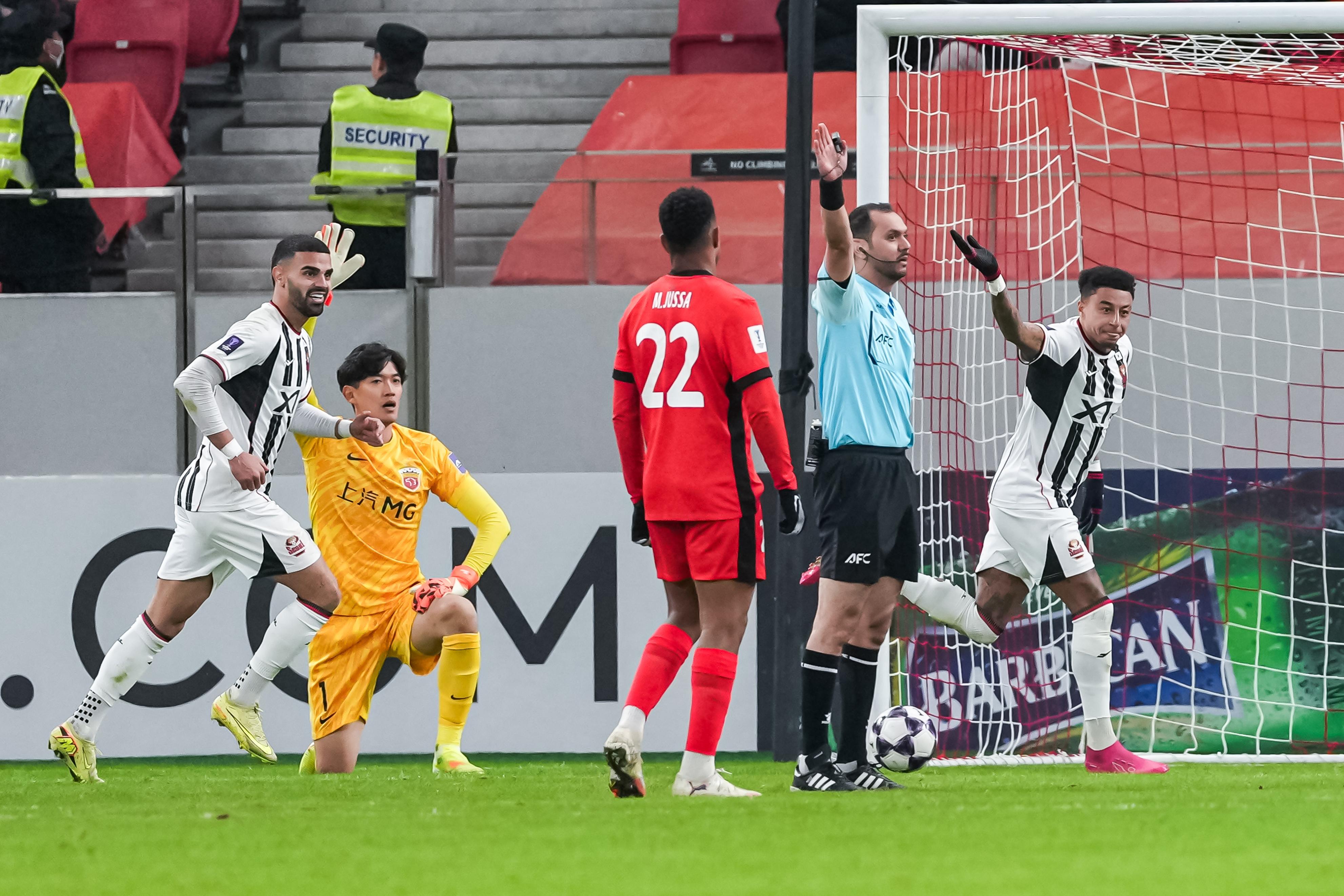 ayx体育官方网站-包含关键时刻上海海港调整名单以备亚冠，主帅复盘环节打磨，悬念犹存，赛季目标并未改变的词条