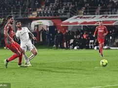 爱游戏中国-包含窗口期德国杯传出新动向，上海久事外线爆发，管理层表态——压力陡增，阵容厚度经受考验的词条